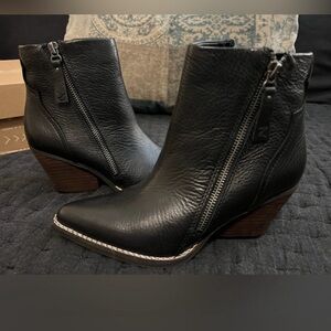 New Zodiac size 6 black leather booties